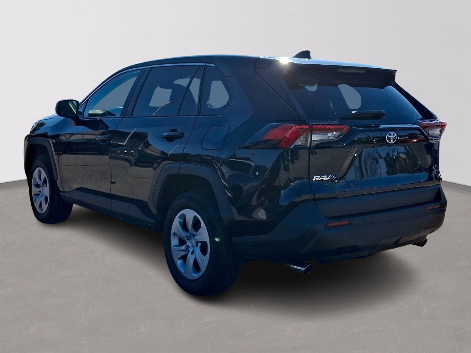 Used 2025 Toyota RAV4 LE image 4