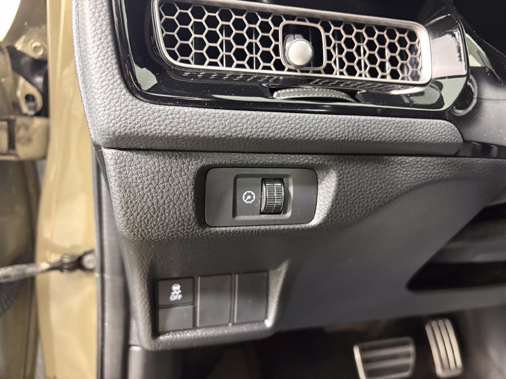 Used 2025 Honda Civic Sport image 13