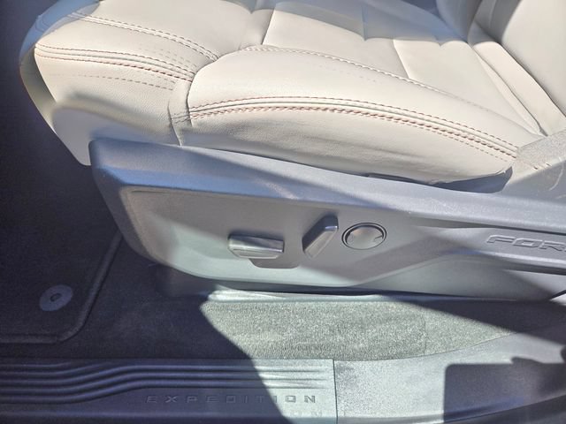 Certified 2025 Ford Expedition Active AWD/4WD image 16