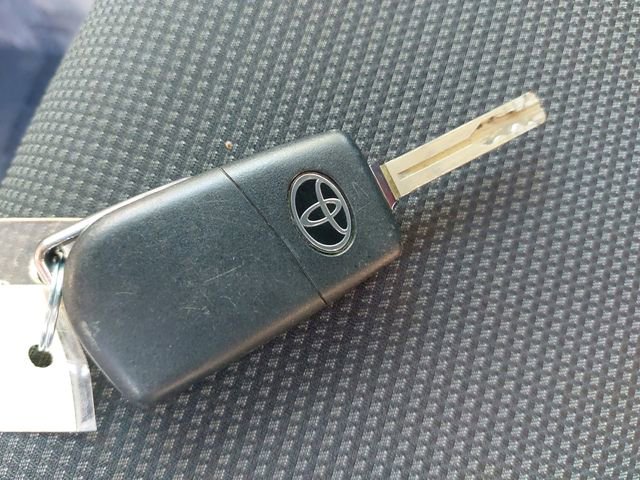 Used 2021 Toyota RAV4 LE AWD/4WD image 12