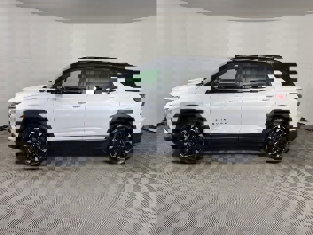 Used 2025 Chevrolet Equinox RS w/ Safety and Technology Package image 2