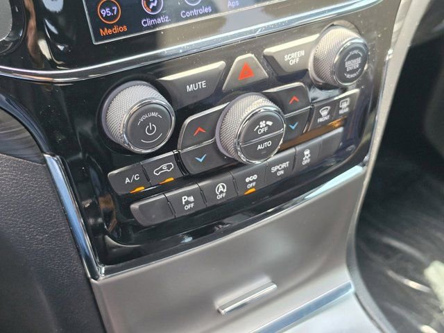 Used 2020 Jeep Grand Cherokee Altitude AWD/4WD image 25
