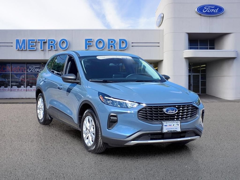 Certified 2025 Ford Escape Active w/ Cold Weather Package FWD image 1
