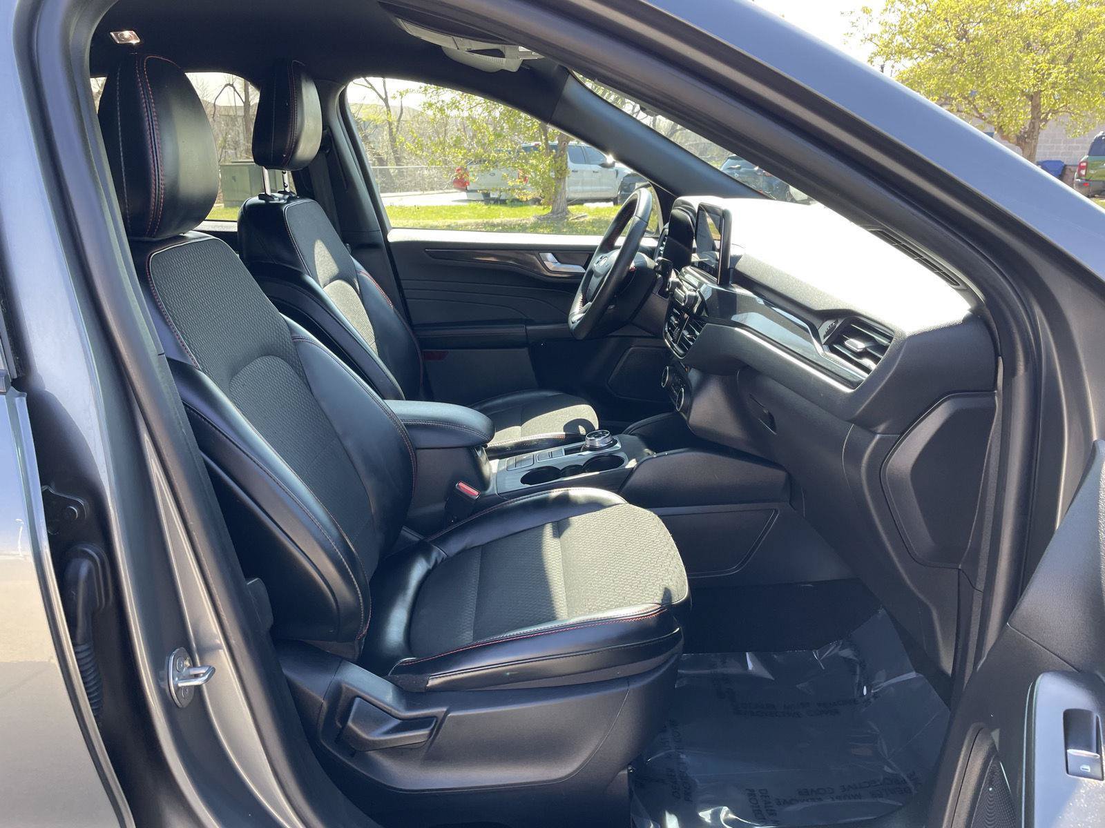 Certified 2025 Ford Escape ST-Line FWD image 19