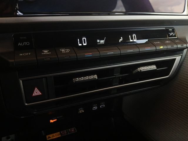 Used 2025 Toyota Camry SE FWD image 12