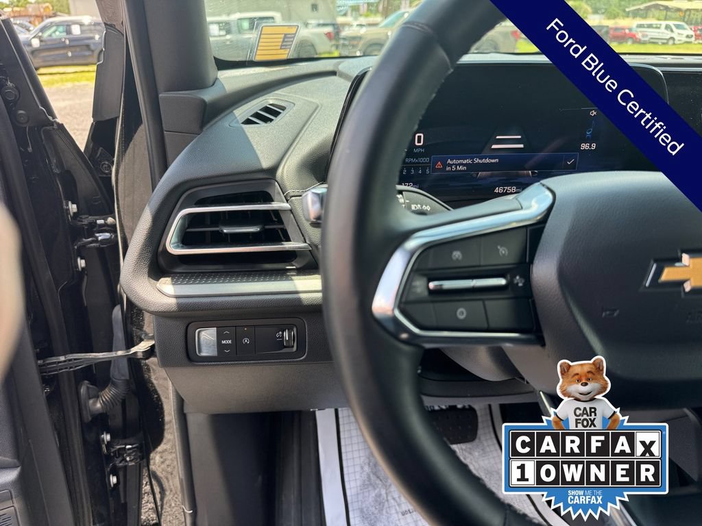 Used 2025 Chevrolet Traverse LT FWD image 38
