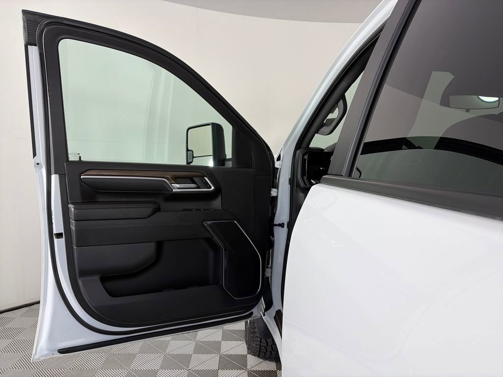 Used 2024 Chevrolet Silverado 3500 LT image 10