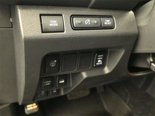 Used 2025 Nissan Frontier PRO-4X w/ Pro Convenience Package image 14