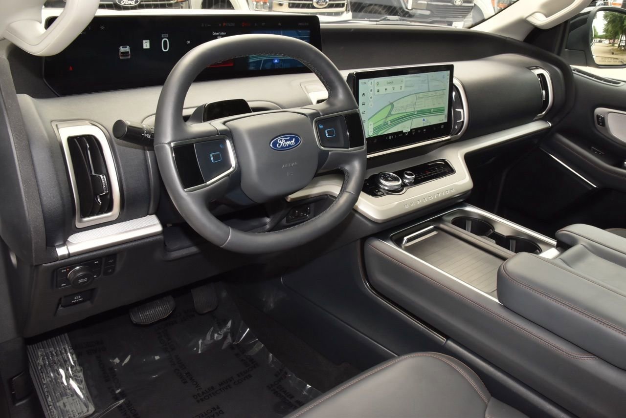 Certified 2025 Ford Expedition Active AWD/4WD image 36