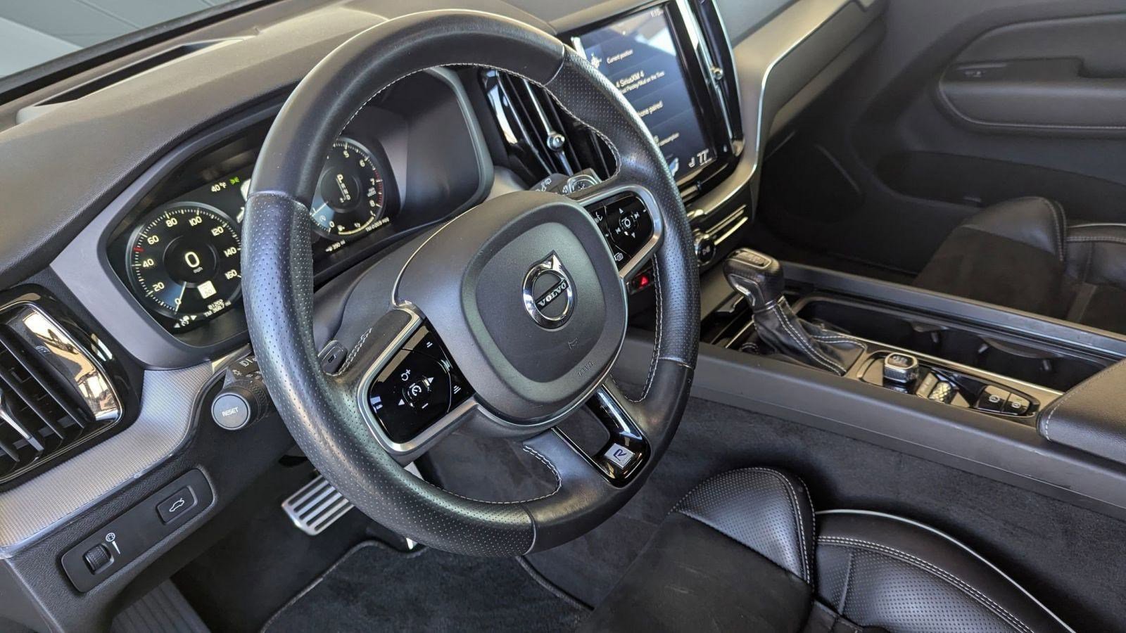 Used 2018 Volvo XC60 T6 R-Design w/ Convenience Package image 9