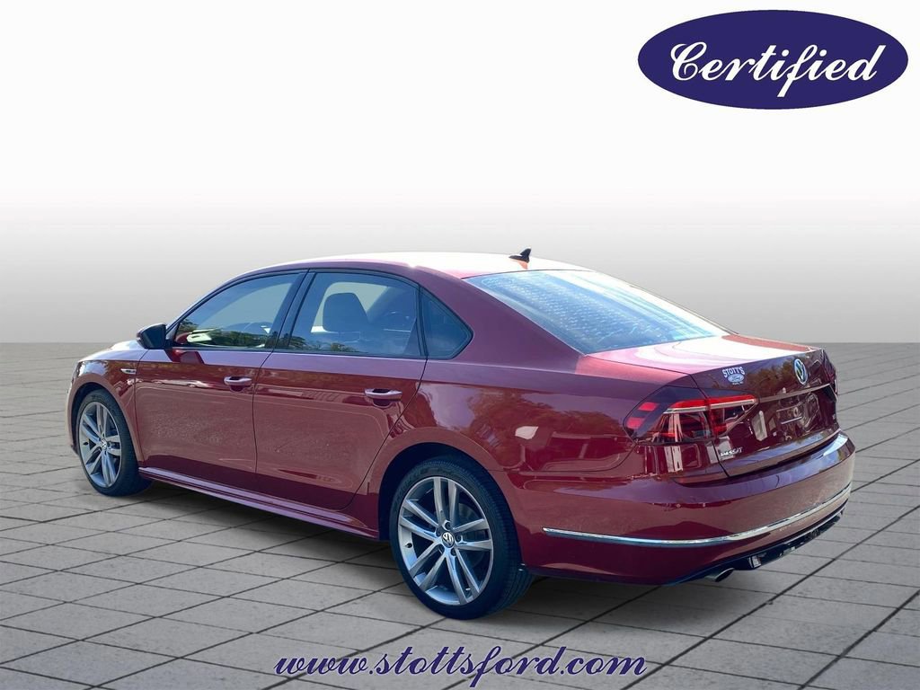 Used 2018 Volkswagen Passat 2.0T R-Line w/ R-Line Lighting Package FWD image 2