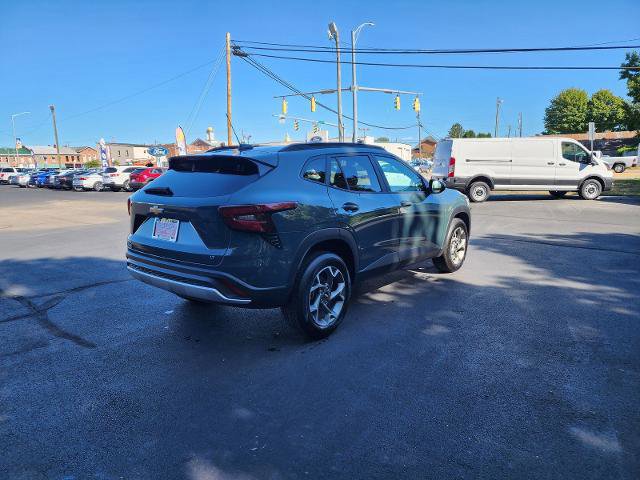 Used 2025 Chevrolet Trax LT FWD image 5