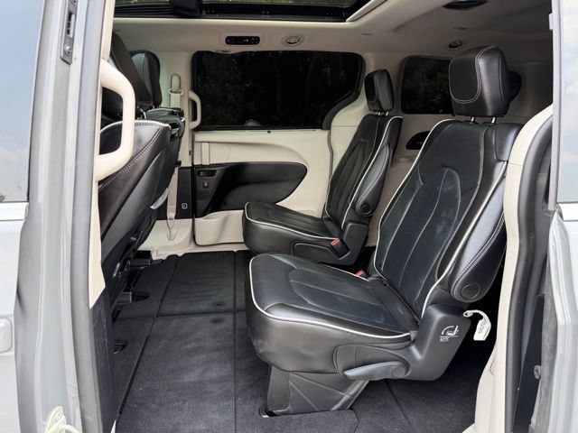 Used 2022 Chrysler Pacifica Limited w/ Uconnect Theater Family Group AWD/4WD image 19