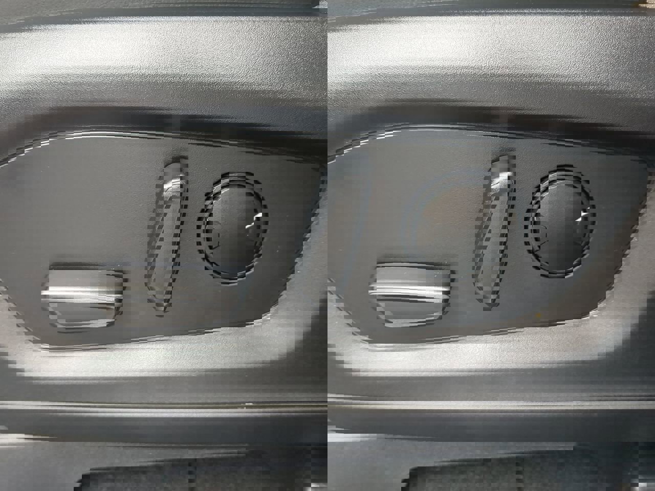 Certified 2025 Ford Explorer Active w/ Active Comfort Package image 29