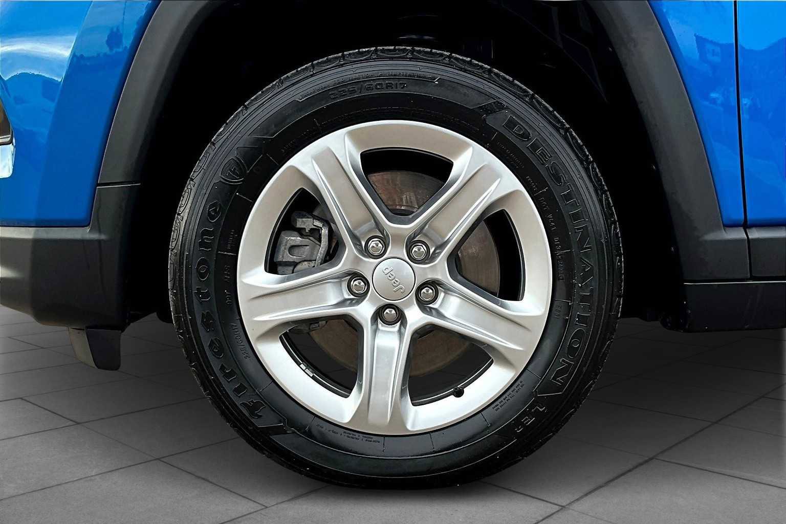 Used 2024 Jeep Compass Latitude w/ Convenience Group image 12