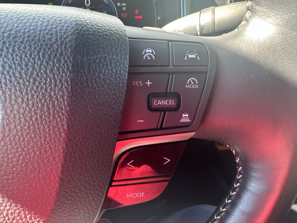 Used 2025 Toyota Camry SE FWD image 38
