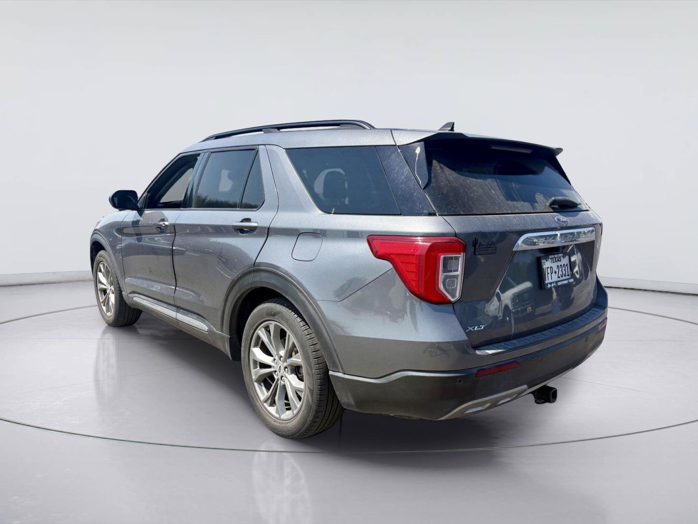 Certified 2022 Ford Explorer XLT w/ Equipment Group 202A RWD image 3