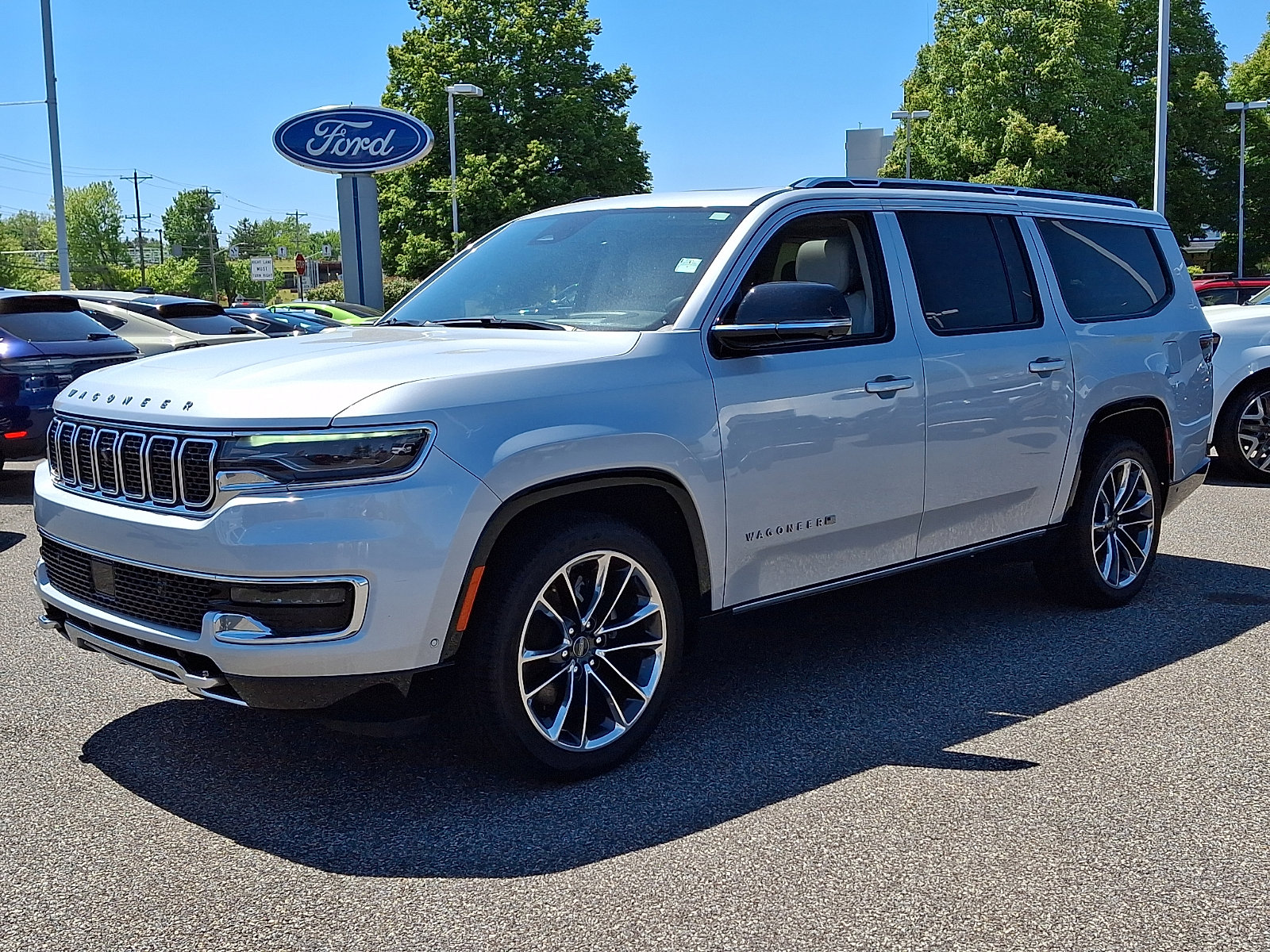 Used 2024 Jeep Wagoneer L Series III w/ Premium Group I AWD/4WD image 5