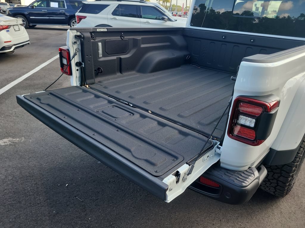 Used 2025 Jeep Gladiator Mojave AWD/4WD image 8