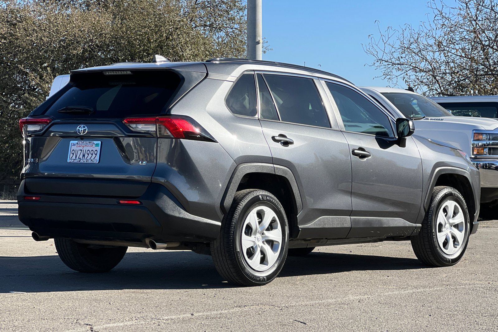 Used 2021 Toyota RAV4 LE FWD image 4