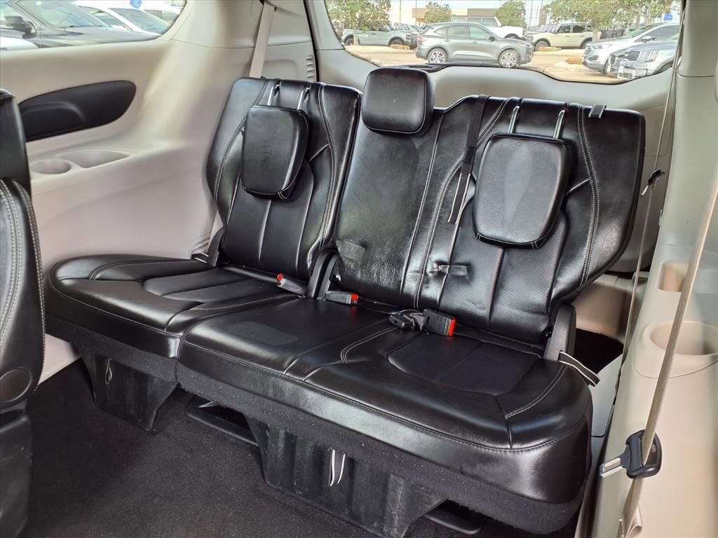 Used 2024 Chrysler Pacifica Touring-L image 28