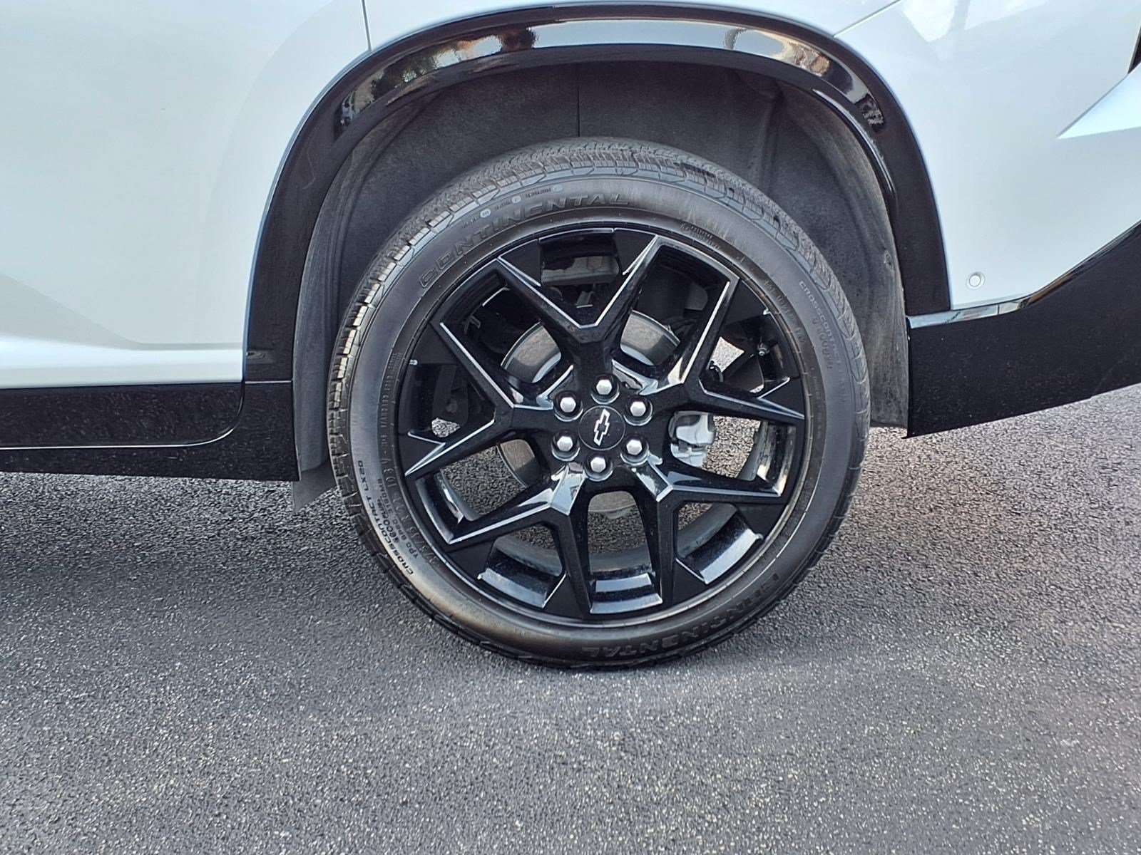 Used 2025 Chevrolet Traverse RS w/ LPO, Floor Liner Package FWD image 10