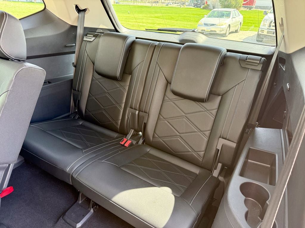 Used 2025 Volkswagen Atlas SE AWD/4WD image 13