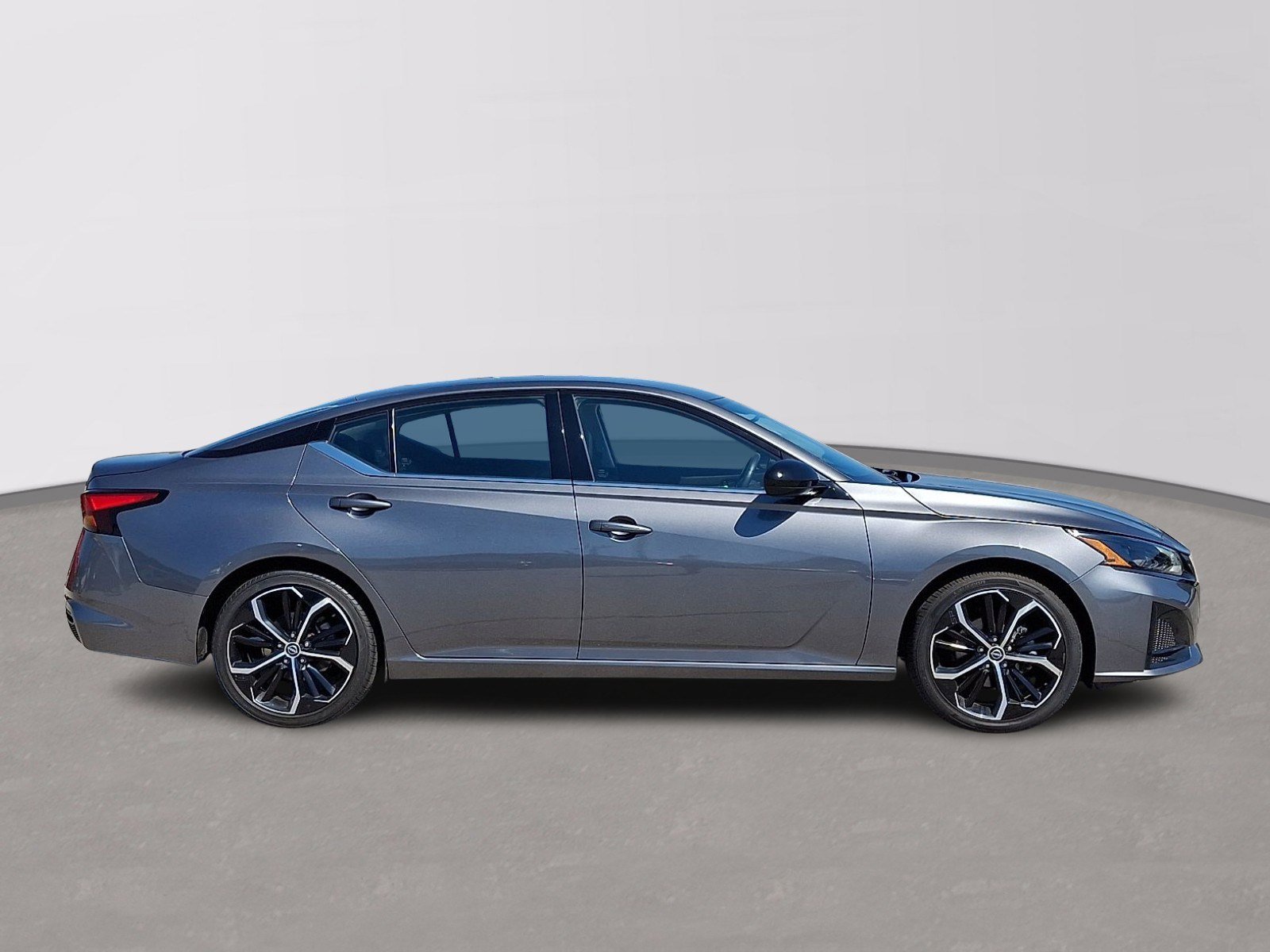 Used 2024 Nissan Altima 2.5 SR FWD image 7