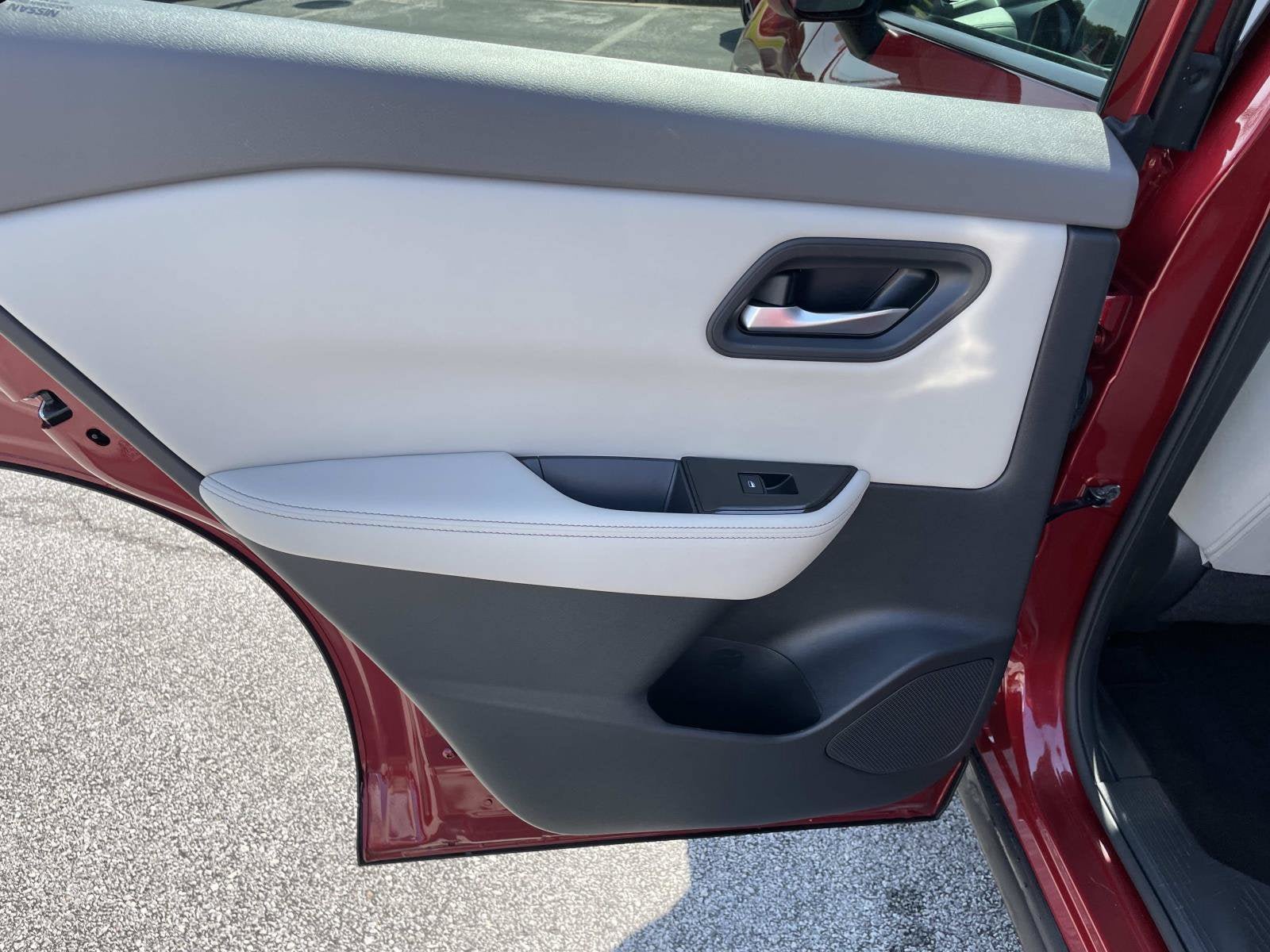 Used 2025 Nissan Rogue SV AWD/4WD image 13