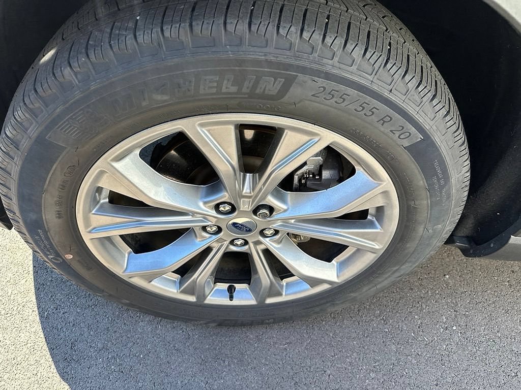 Certified 2023 Ford Explorer XLT w/ Equipment Group 202A AWD/4WD image 7