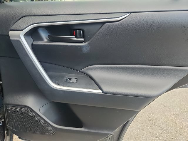 Used 2023 Toyota RAV4 LE AWD/4WD image 30