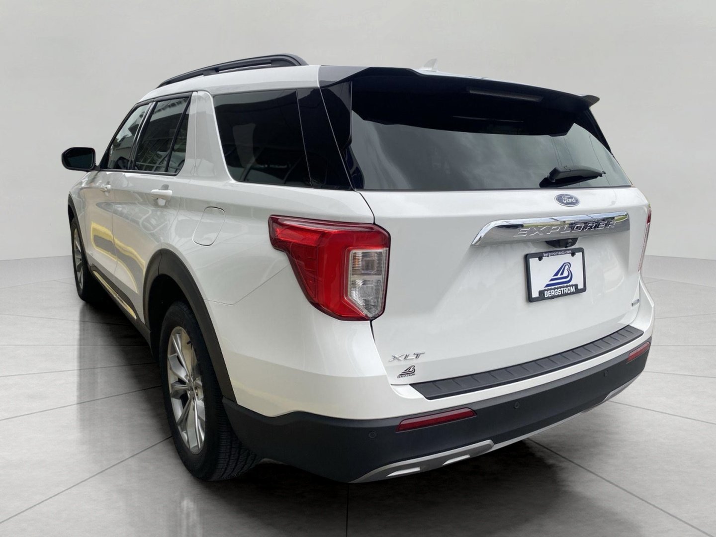 Certified 2020 Ford Explorer XLT w/ Equipment Group 202A AWD/4WD image 12