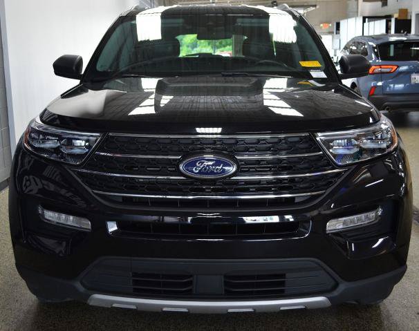 Certified 2023 Ford Explorer XLT w/ Equipment Group 202A AWD/4WD image 6