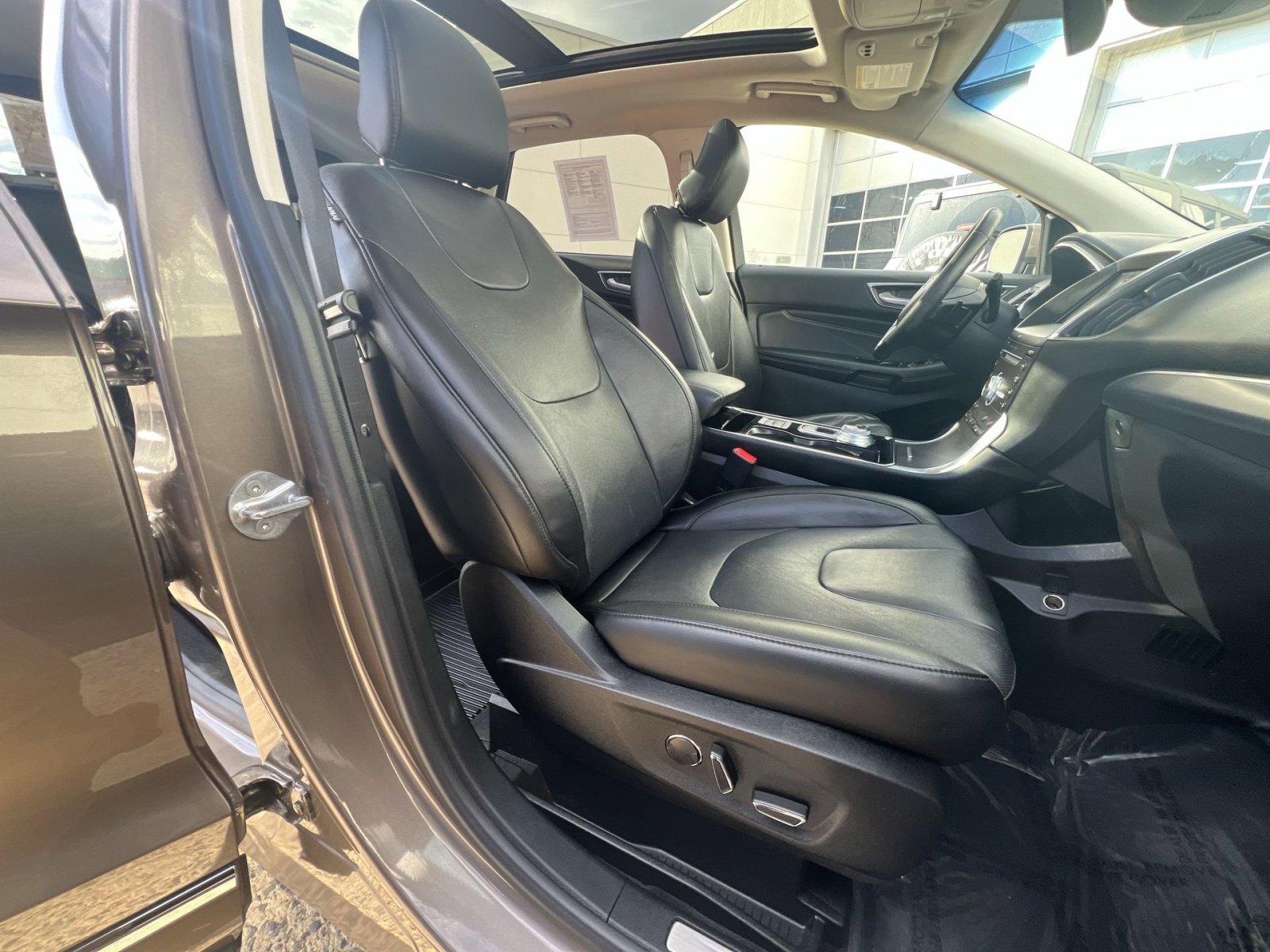 Certified 2019 Ford Edge Titanium w/ Equipment Group 301A image 27