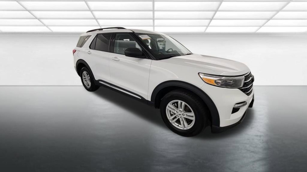 Certified 2024 Ford Explorer XLT w/ Equipment Group 202A AWD/4WD image 9