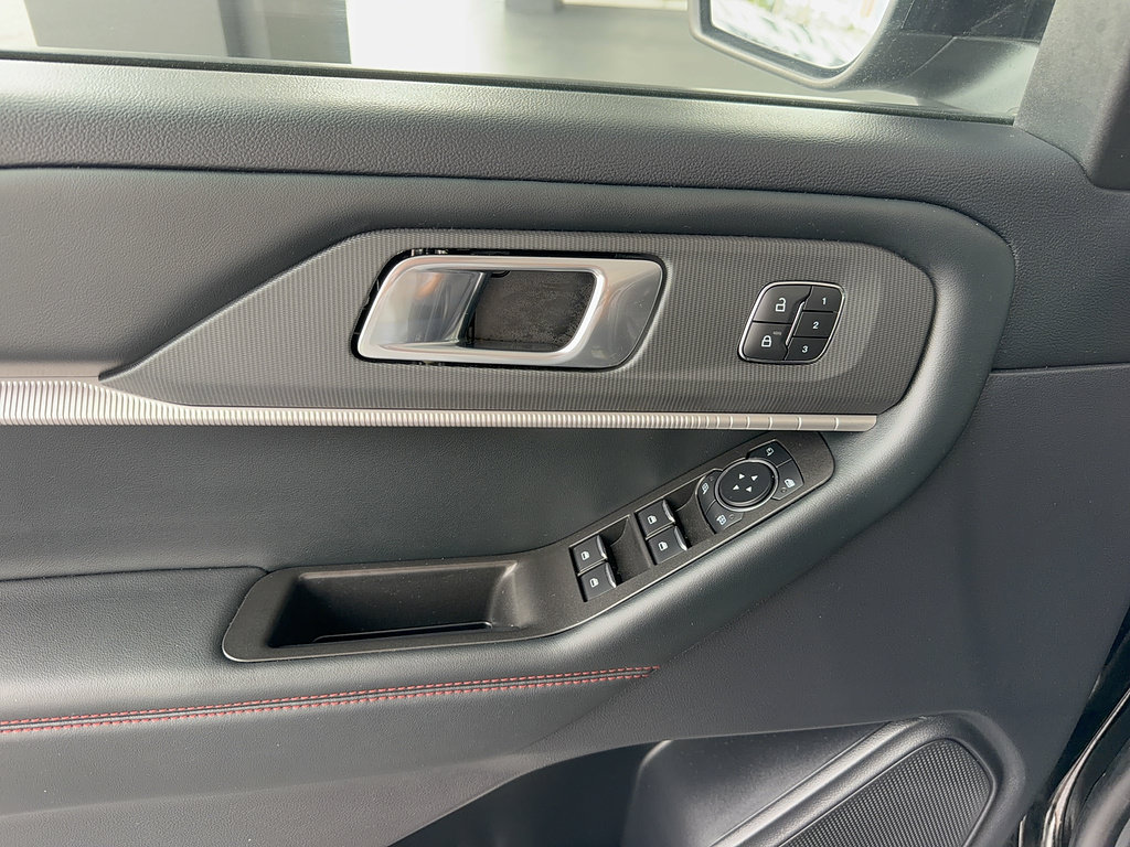 Certified 2025 Ford Explorer ST-Line w/ Premium Package RWD image 9