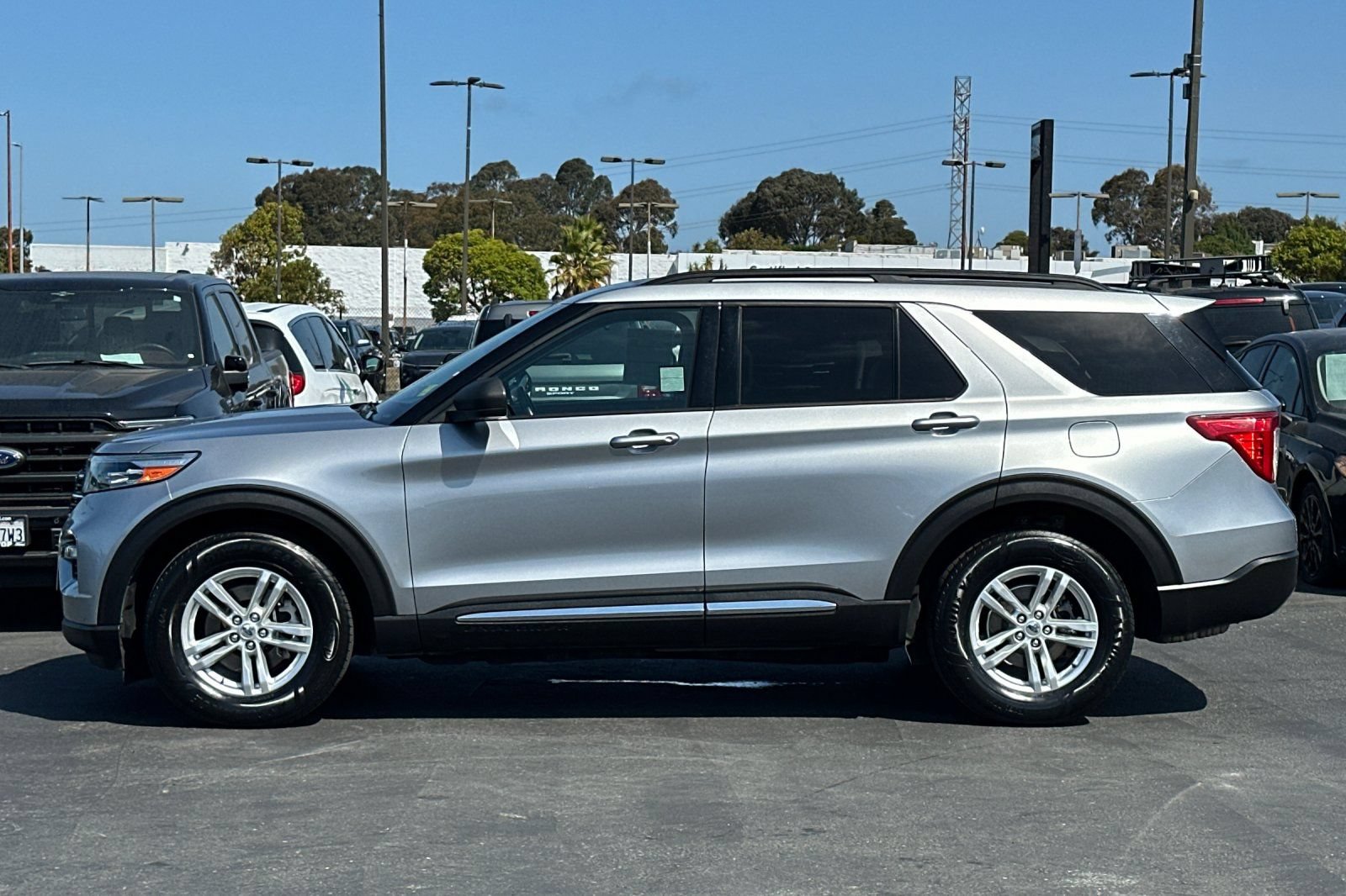 Certified 2020 Ford Explorer XLT w/ Equipment Group 202A AWD/4WD image 10