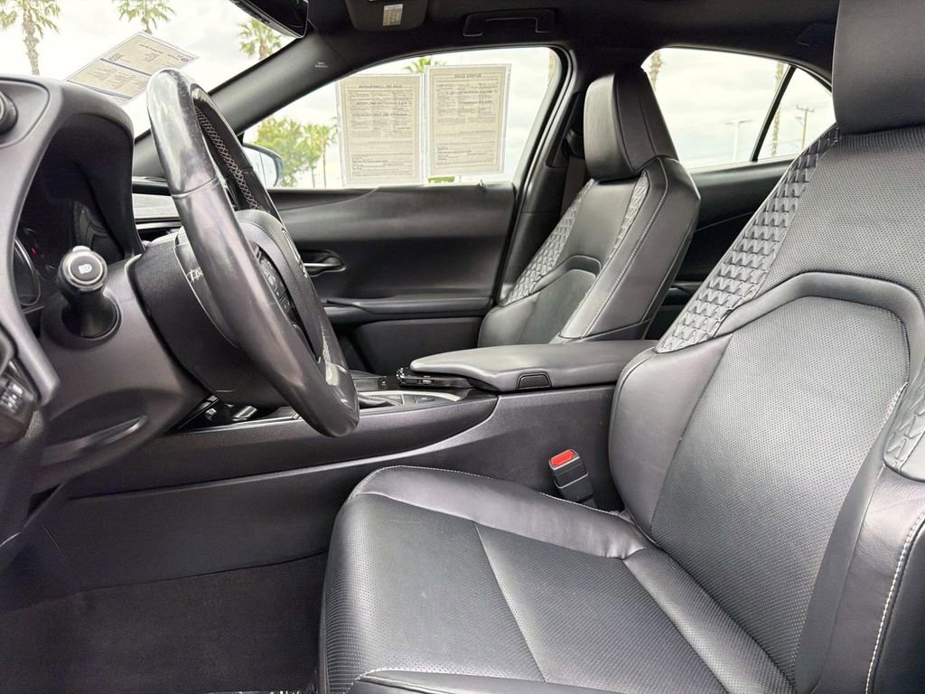 Used 2019 Lexus UX 200 w/ Premium Package FWD image 18