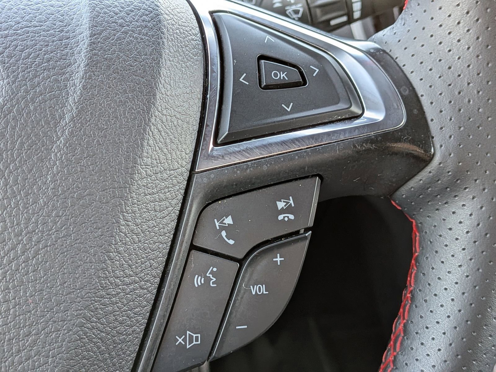 Certified 2024 Ford Edge ST-Line image 30