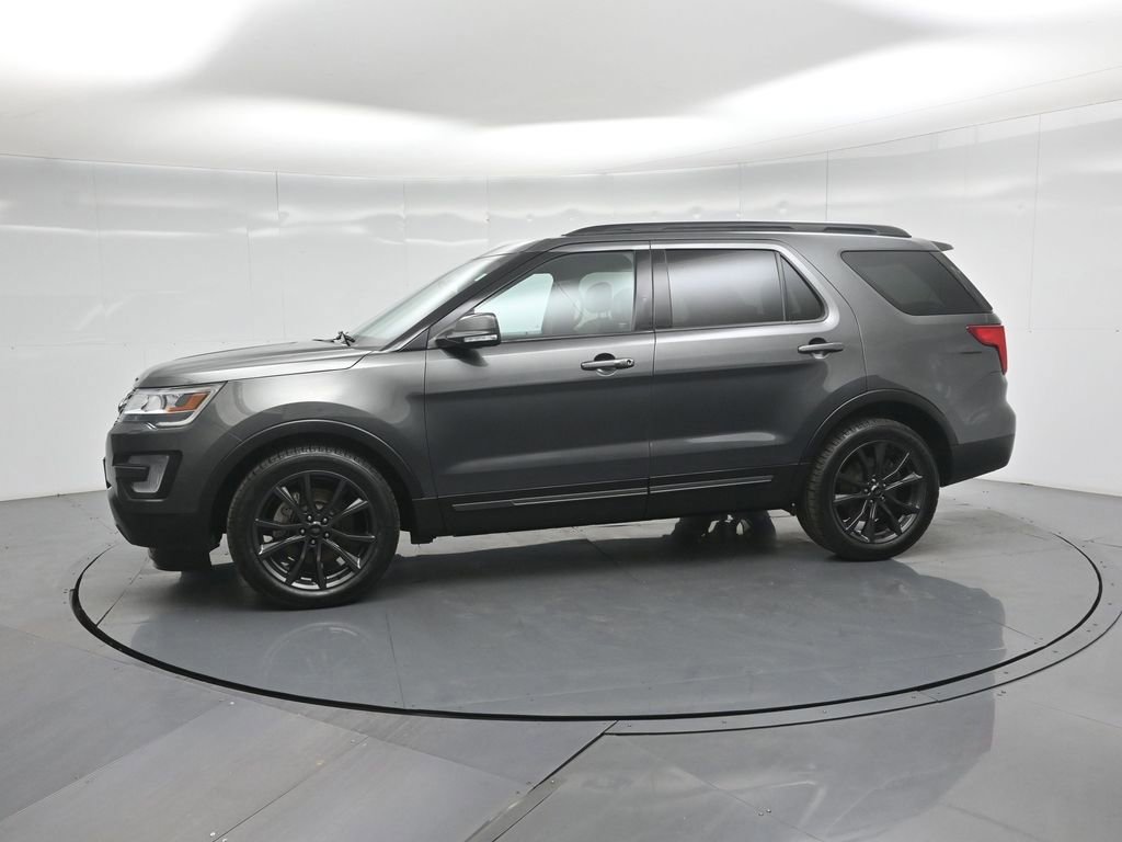 Certified 2017 Ford Explorer XLT w/ Equipment Group 202A image 28