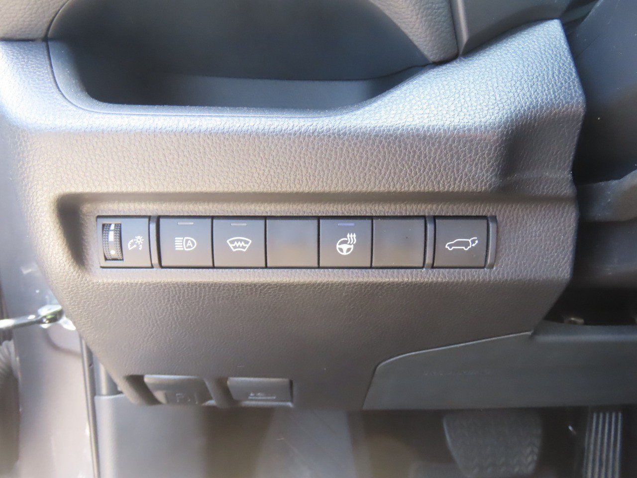 Used 2025 Toyota RAV4 XLE Premium w/ Weather Package FWD image 21