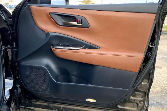 Used 2025 Toyota Crown Signia w/ Advanced Technology Package image 23