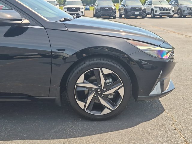 Used 2023 Hyundai Elantra Limited FWD image 11