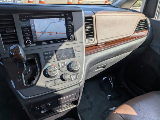 Used 2020 Toyota Sienna Limited Premium image 24