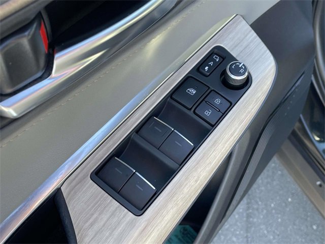 Used 2021 Toyota Venza Limited image 18