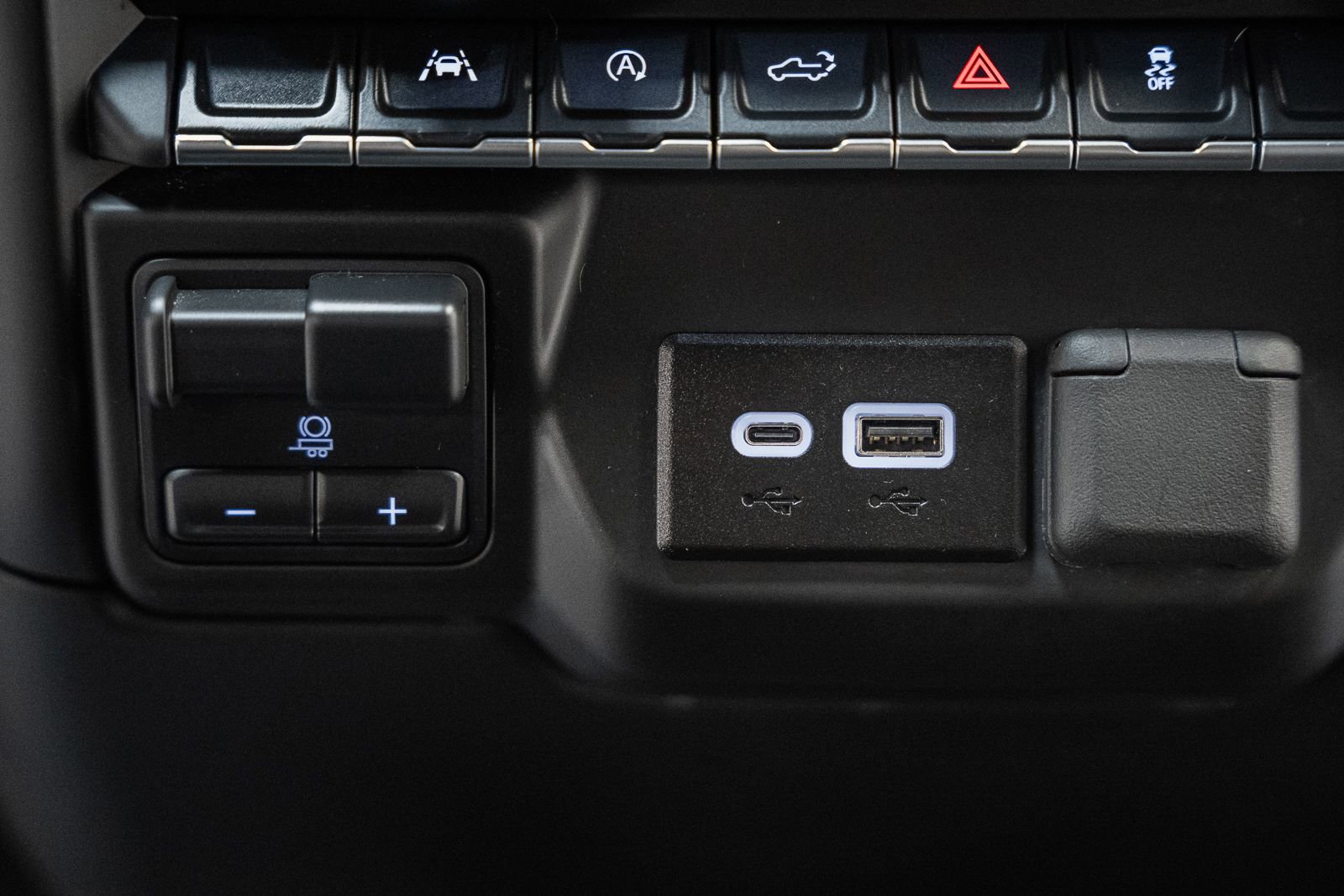 Used 2025 Chevrolet Silverado 1500 Custom Trail Boss w/ Dark Appearance Package image 31