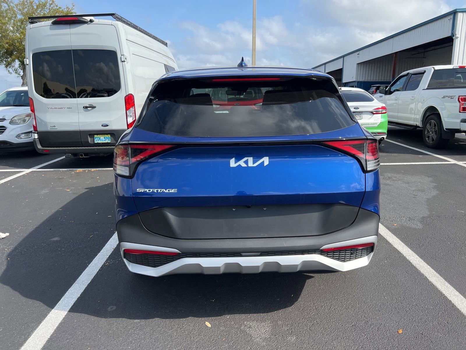 Used 2025 Kia Sportage EX image 11