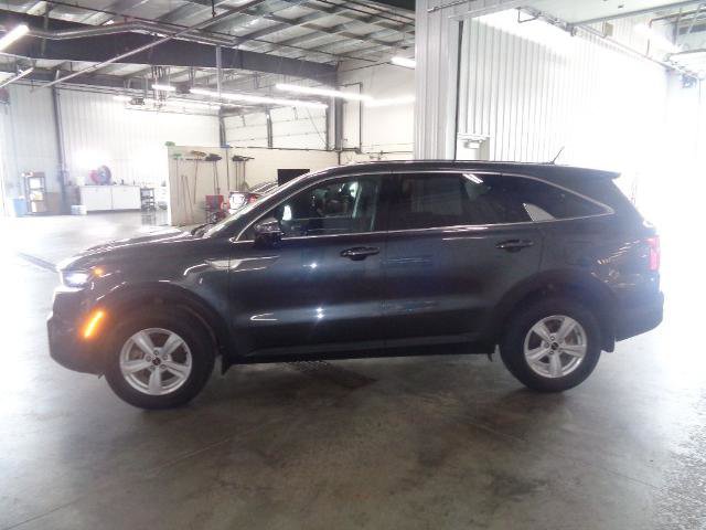Used 2022 Kia Sorento LX image 2