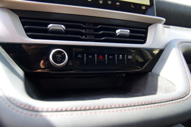 Certified 2025 Ford Explorer Active AWD/4WD image 22