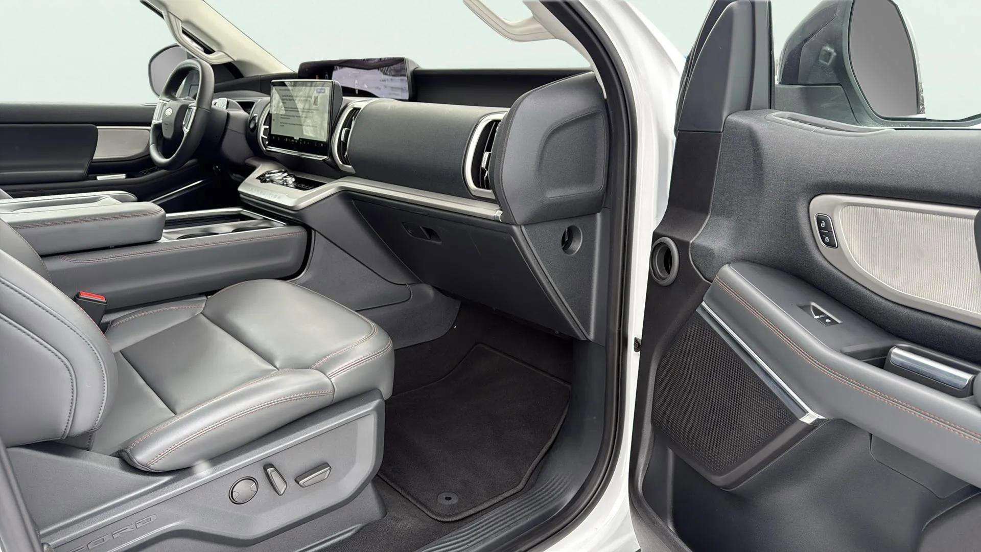 Certified 2025 Ford Expedition Max Active image 17